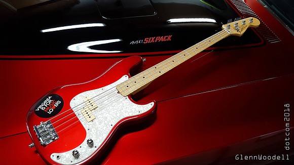 P-Bass_Charger1